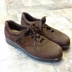 SAS brown leather shoes size 9 slim